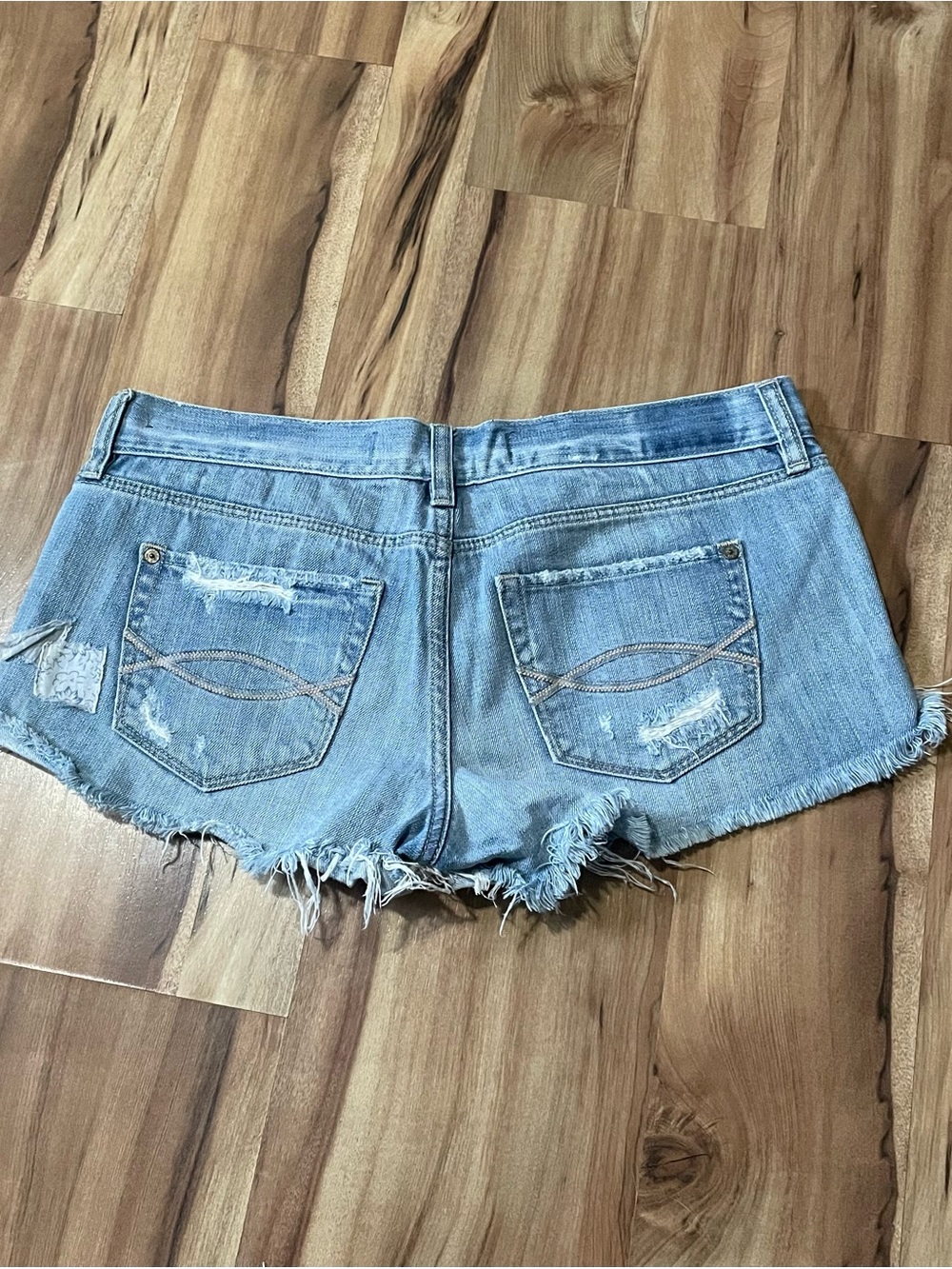 Abercrombie & Fitch Distressed Patchwork Denim Cutoff Shorts Sz 8 - Picture 2 of 7